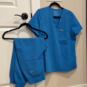 Figs Vibrant Blue Scrub Ensemble